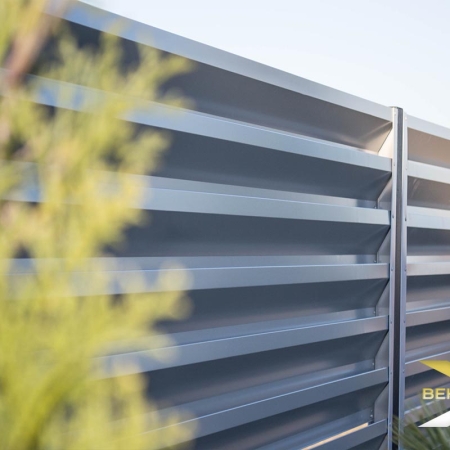 Реальные фотографии забора жалюзи с объекта с.т. Озеро