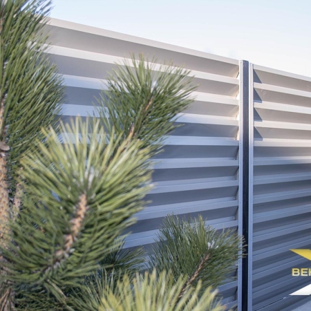 Реальные фотографии забора жалюзи с объекта с.т. Озеро