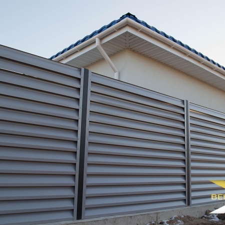 Реальные фотографии забора жалюзи с объекта с.т. Озеро