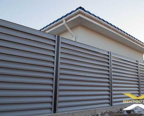 Реальные фотографии забора жалюзи с объекта с.т. Озеро