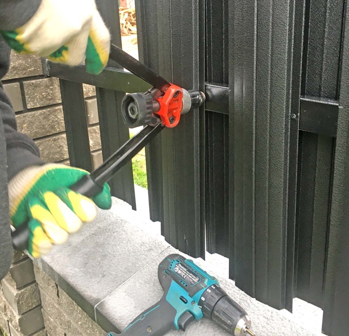 легкий монтаж-1 Купить металлический забор из евроштакетника в Минске