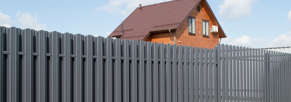 штакет главный экран-1 Купить металлический забор из евроштакетника в Минске