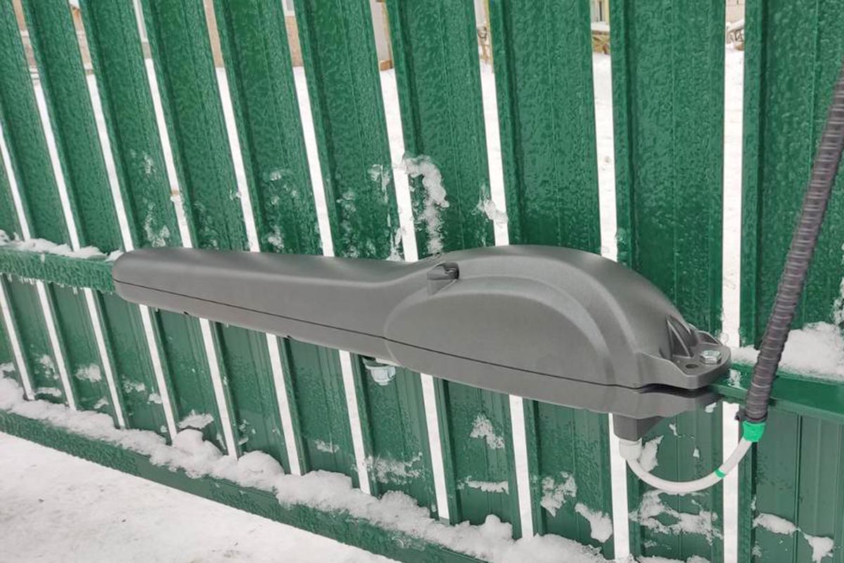 Распашные ворота купить в Минске. Изготовление и монтаж