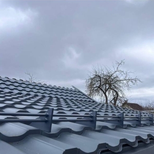 Купить снегозадержатель трубчатый на крышу. Доставка по РБ