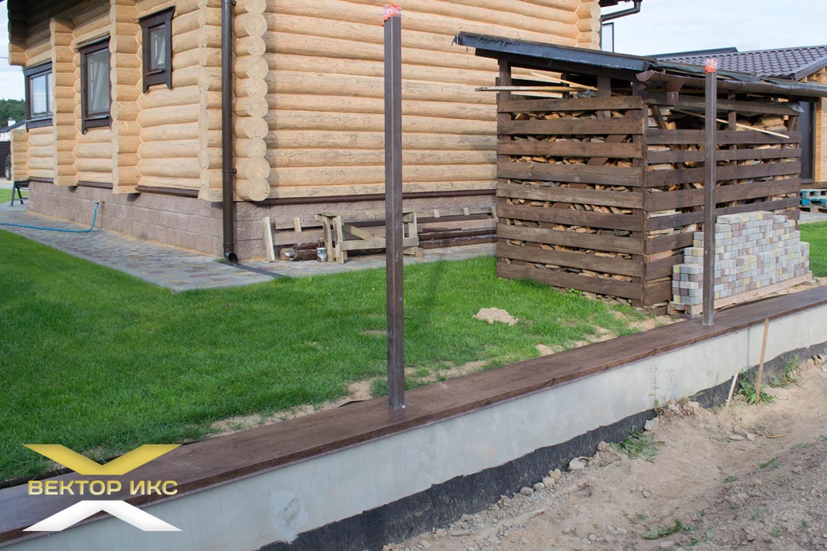 столбы металлические для забора Купить комплектующие для забора из профнастила в Минске