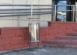 Наши изделия: урна из нержавейки для магазина 