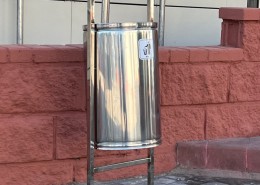 Наши изделия: урна из нержавейки для магазина 