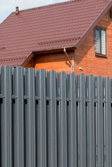 Купить металлический забор из евроштакетника в Минске