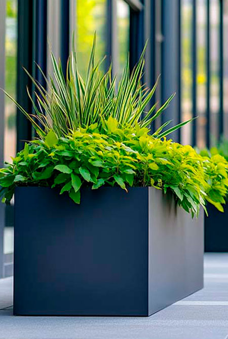 Купить металлические цветочницы уличные в Минске